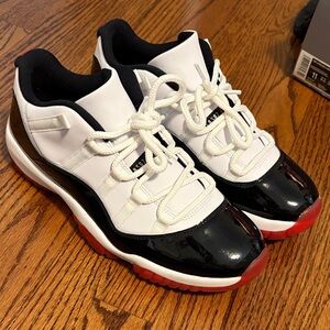 Jordan 11 low 
Concord Bred 
Box ✅